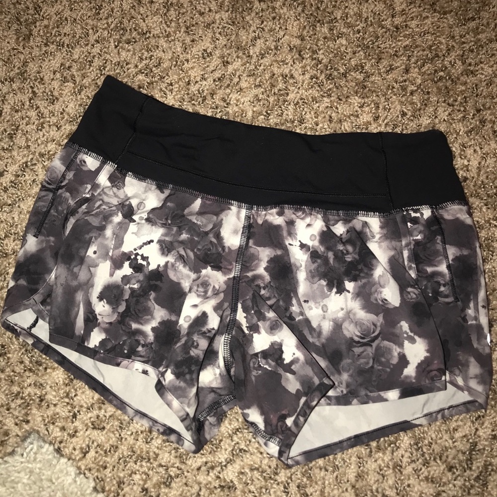 Size 4 lulu shorts. Great condition!